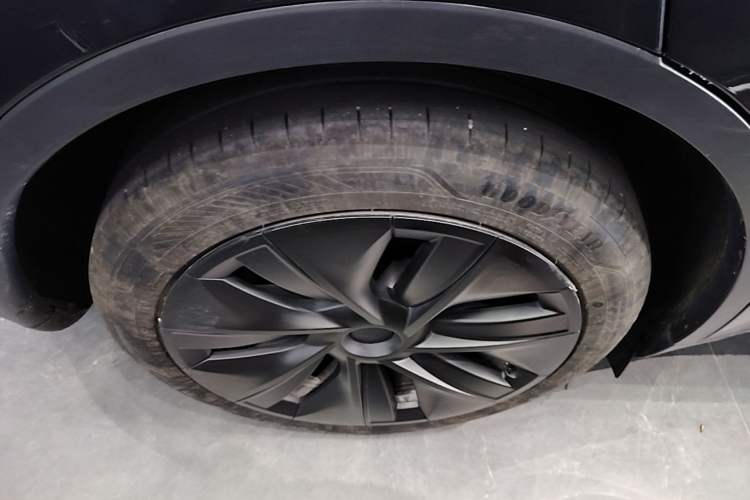Used Tesla Model Y 2024 Rear-Wheel-Drive Version Right Rear Wheel Hub
