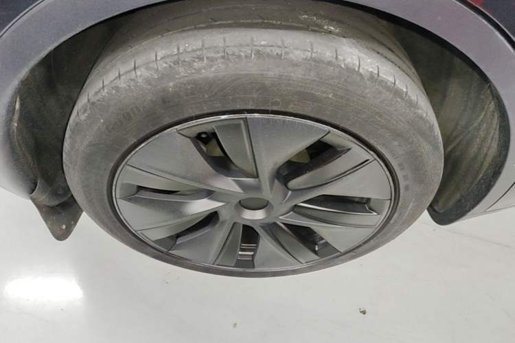 Used Tesla Model Y 2024 Rear-Wheel-Drive Version Right Rear Wheel Hub