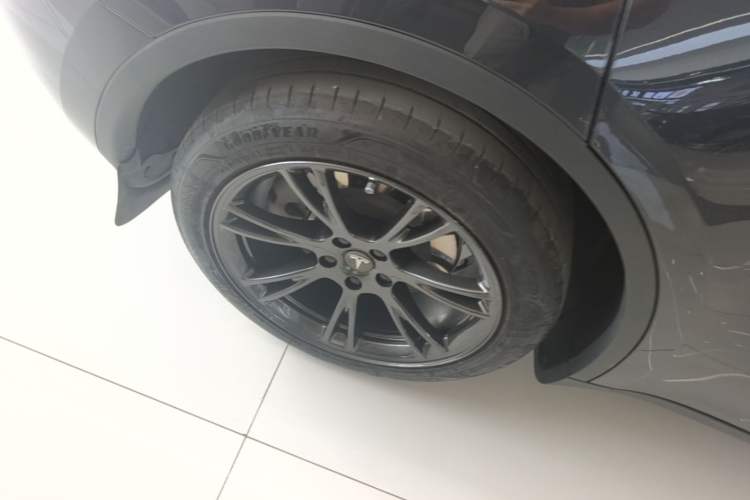 Used Tesla Model Y 2024 Rear-Wheel-Drive Version Right Rear Wheel Hub