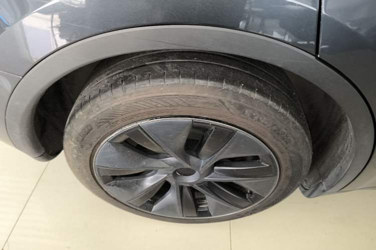 Used Tesla Model Y 2024 Rear-Wheel-Drive Version Right Rear Wheel Hub