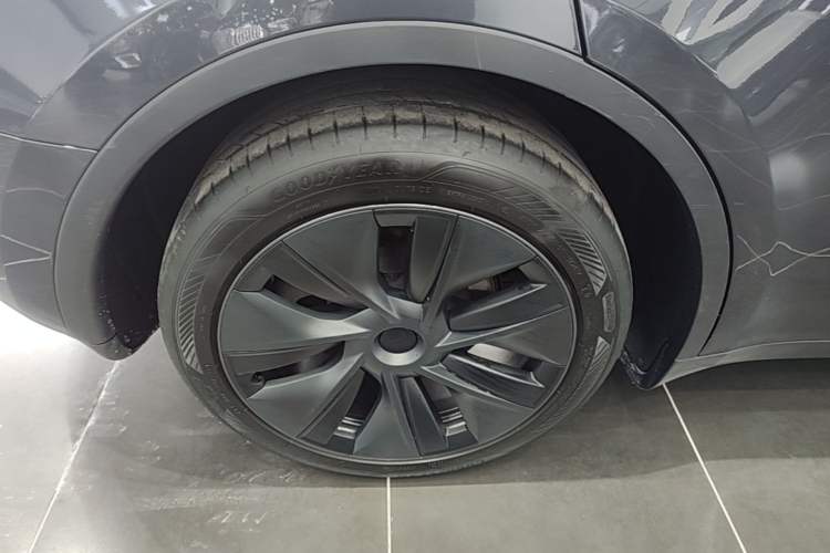 Used Tesla Model Y 2024 Rear-Wheel-Drive Version Right Rear Wheel Hub