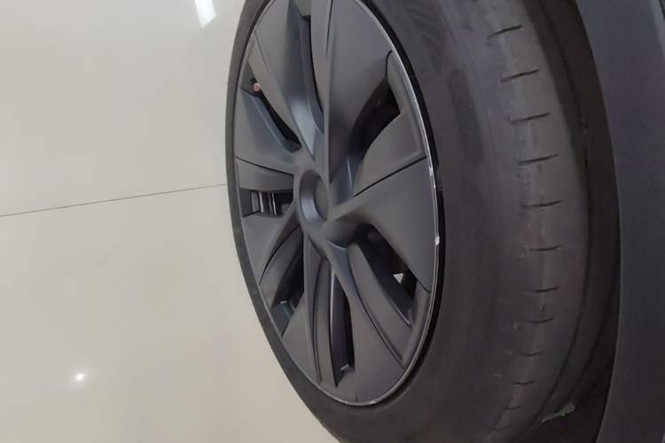 Used Tesla Model Y 2024 Rear-Wheel-Drive Version Right Rear Wheel Hub