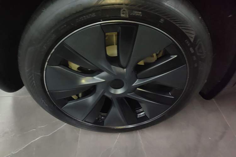 Used Tesla Model Y 2024 Rear-Wheel-Drive Version Right Rear Wheel Hub