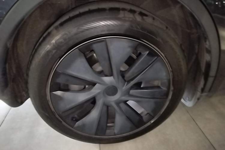 Used Tesla Model Y 2024 Rear-Wheel-Drive Version Right Rear Wheel Hub