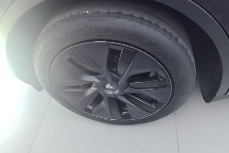 Used Tesla Model Y 2024 Rear-Wheel-Drive Version Right Rear Wheel Hub