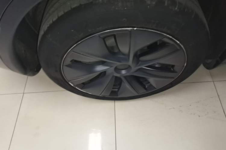 Used Tesla Model Y 2024 Rear-Wheel-Drive Version Right Rear Wheel Hub