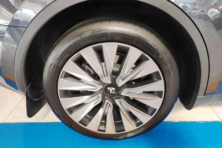 Used Tesla Model Y 2024 Rear-Wheel-Drive Version Right Rear Wheel Hub