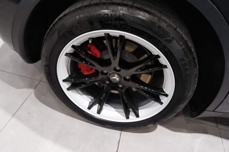 Used Tesla Model Y 2024 Long-Range All-Wheel-Drive Version Right Rear Wheel Hub