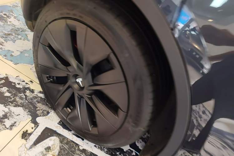 Used Tesla Model Y 2024 Rear-Wheel-Drive Version Right Rear Wheel Hub