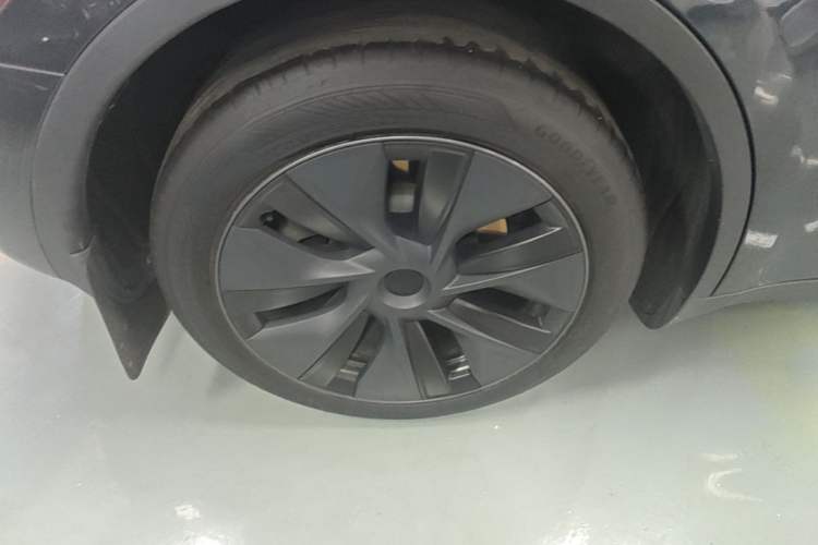 Used Tesla Model Y 2024 Rear-Wheel-Drive Version Right Rear Wheel Hub