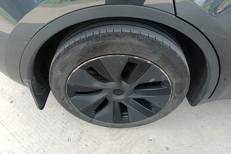 Used Tesla Model Y 2024 Rear-Wheel-Drive Version Right Rear Wheel Hub