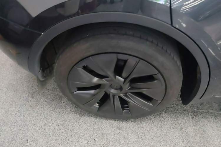Used Tesla Model Y 2024 Rear-Wheel-Drive Version Right Rear Wheel Hub