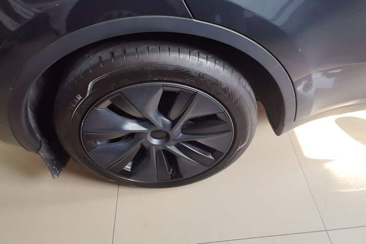 Used Tesla Model Y 2024 Rear-Wheel-Drive Version Right Rear Wheel Hub