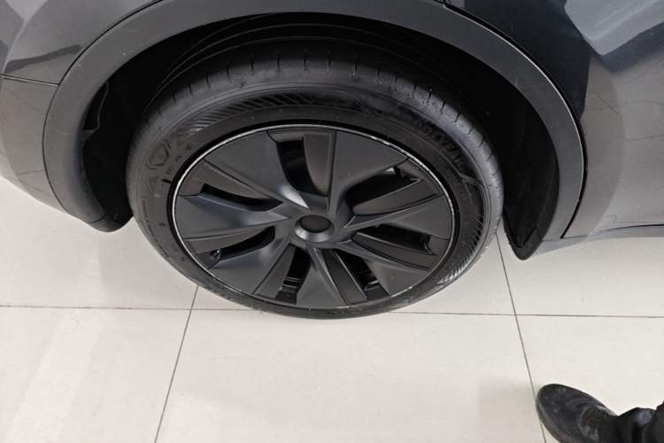 Used Tesla Model Y 2024 Rear-Wheel-Drive Version Right Rear Wheel Hub