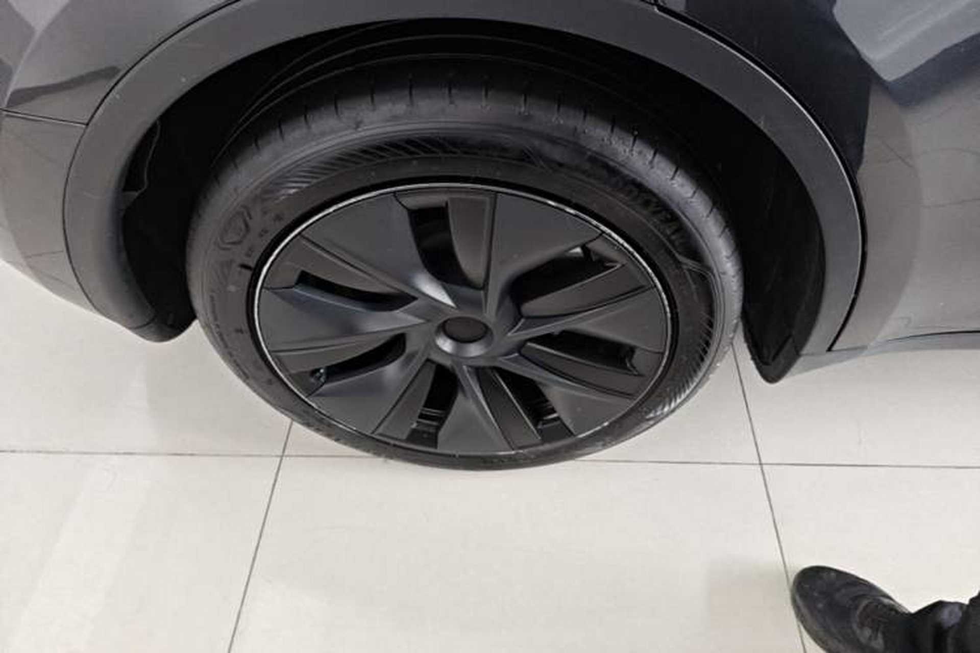 Used Tesla Model Y 2024 Rear-Wheel-Drive Version Right Rear Wheel Hub