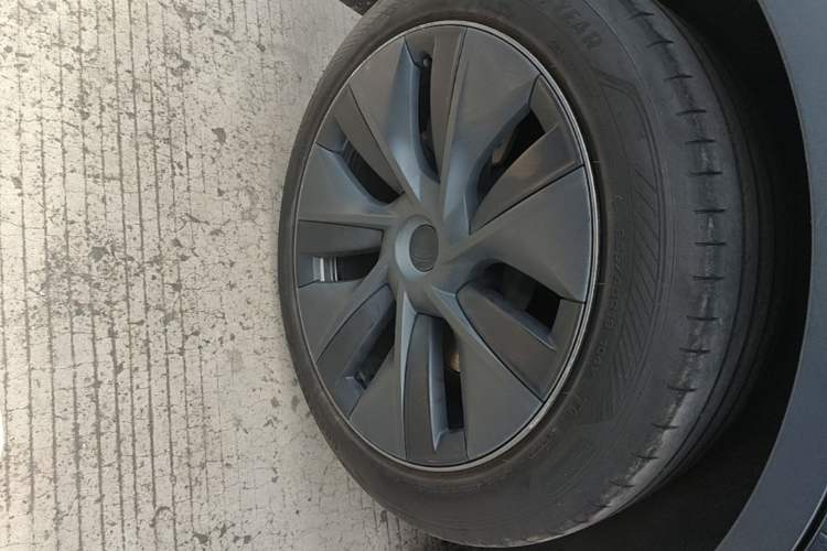 Used Tesla Model Y 2024 Rear-Wheel-Drive Version Right Rear Wheel Hub
