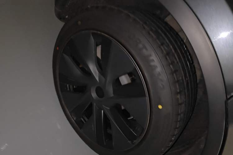 Used Tesla Model Y 2024 Rear-Wheel-Drive Version Right Rear Wheel Hub