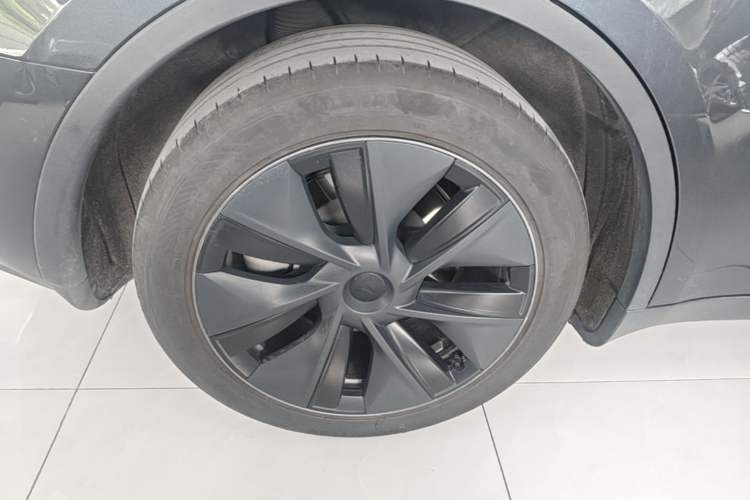 Used Tesla Model Y 2024 Rear-Wheel-Drive Version Right Rear Wheel Hub