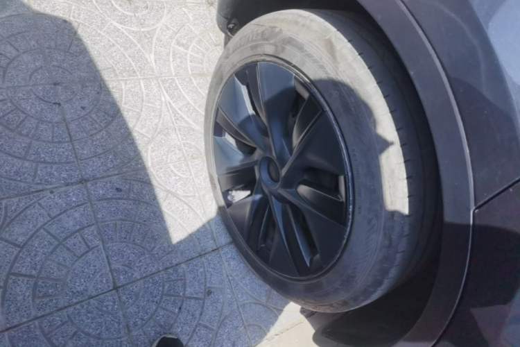 Used Tesla Model Y 2024 Rear-Wheel-Drive Version Right Rear Wheel Hub