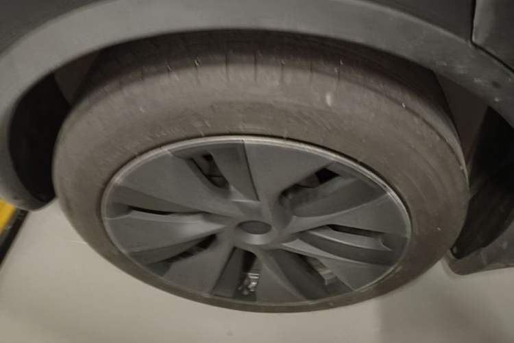 Used Tesla Model Y 2024 Rear-Wheel-Drive Version Right Rear Wheel Hub