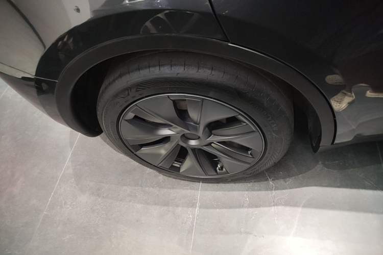 Used Tesla Model Y 2024 Rear-Wheel-Drive Version Right Rear Wheel Hub
