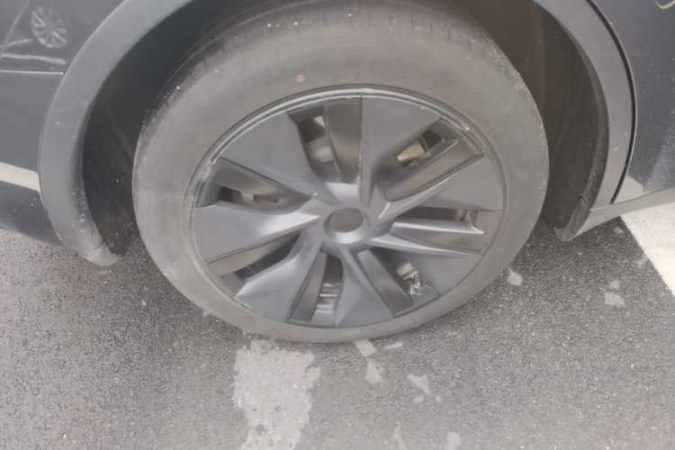 Used Tesla Model Y 2024 Rear-Wheel-Drive Version Right Rear Wheel Hub
