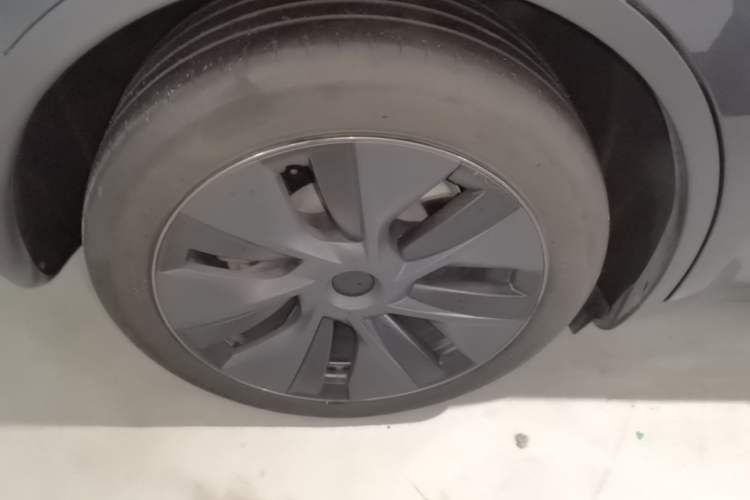 Used Tesla Model Y 2024 Rear-Wheel-Drive Version Right Rear Wheel Hub