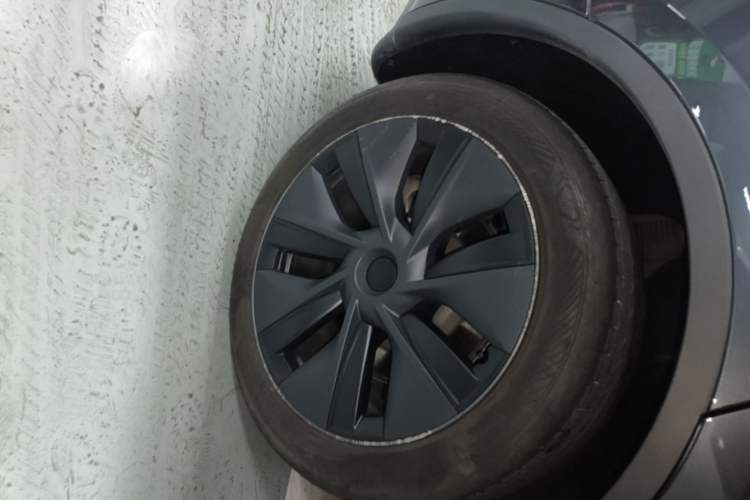 Used Tesla Model Y 2024 Rear-Wheel-Drive Version Right Rear Wheel Hub