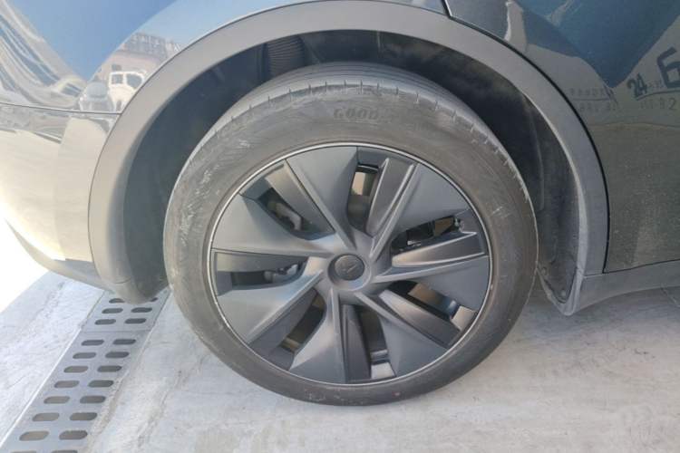 Used Tesla Model Y 2024 Rear-Wheel-Drive Version Right Rear Wheel Hub