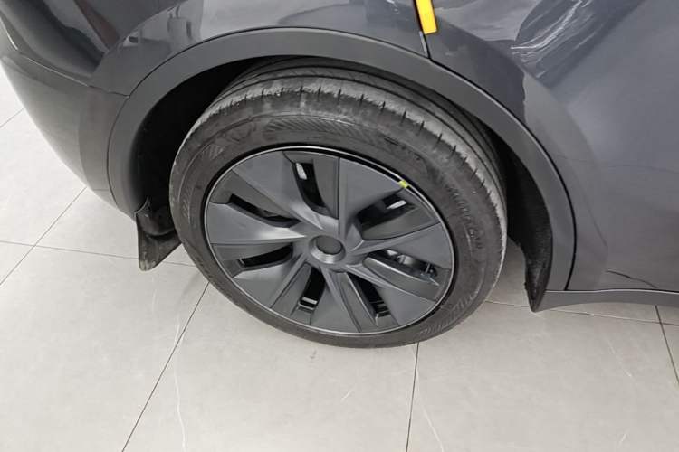 Used Tesla Model Y 2024 Rear-Wheel-Drive Version Right Rear Wheel Hub