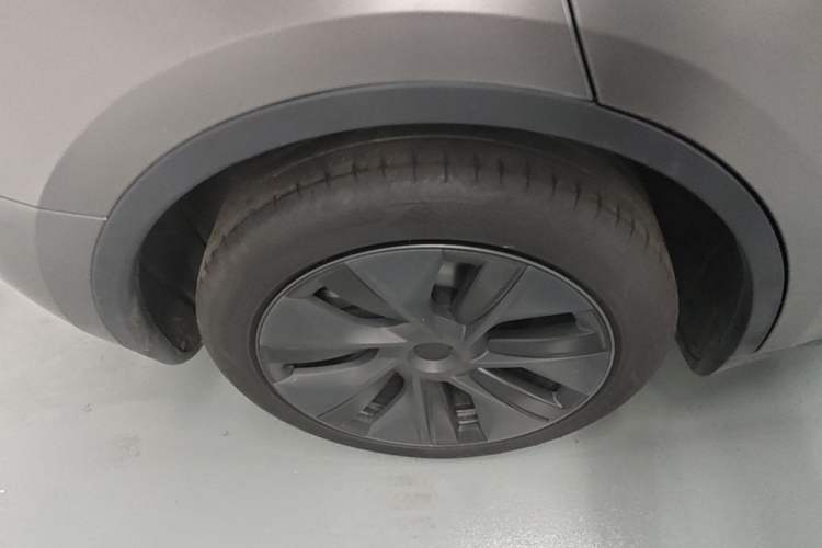 Used Tesla Model Y 2024 Rear-Wheel-Drive Version Right Rear Wheel Hub