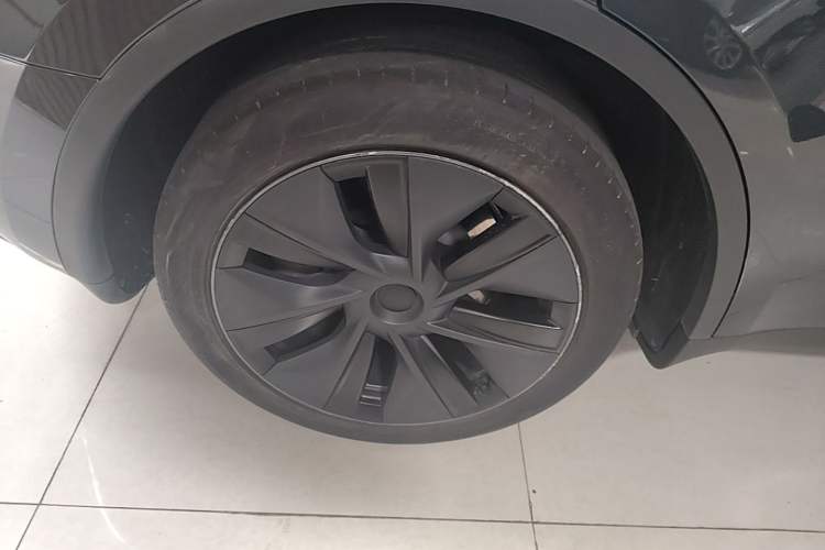 Used Tesla Model Y 2024 Rear-Wheel-Drive Version Right Rear Wheel Hub