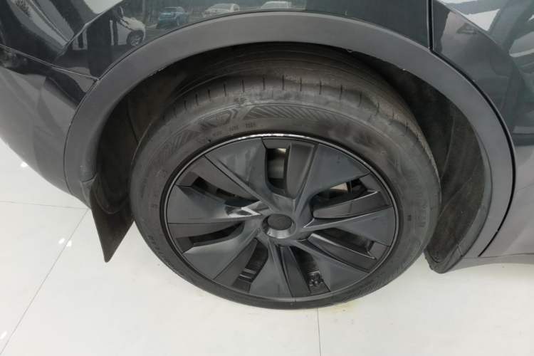 Used Tesla Model Y 2024 Rear-Wheel-Drive Version Right Rear Wheel Hub
