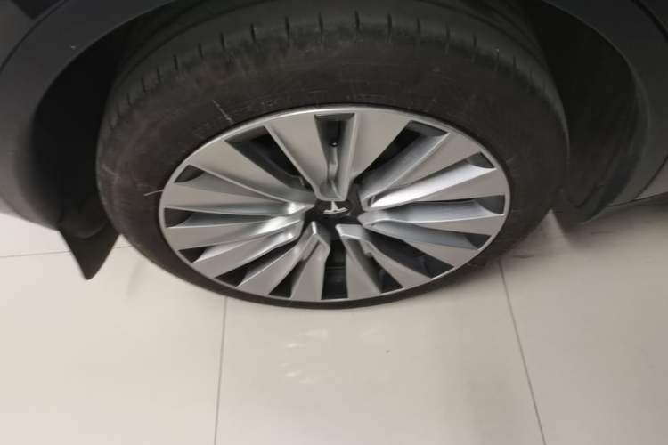 Used Tesla Model Y 2024 Rear-Wheel-Drive Version Right Rear Wheel Hub