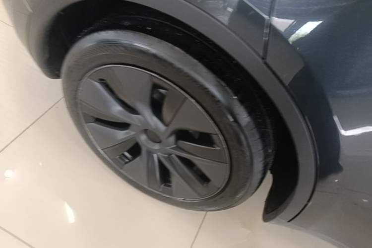 Used Tesla Model Y 2024 Rear-Wheel-Drive Version Right Rear Wheel Hub