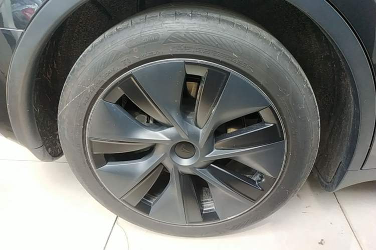 Used Tesla Model Y 2024 Rear-Wheel-Drive Version Right Rear Wheel Hub