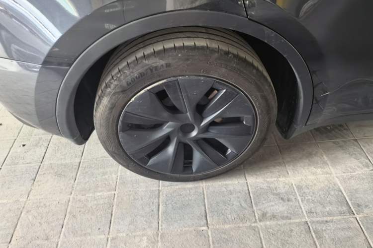 Used Tesla Model Y 2024 Rear-Wheel-Drive Version Right Rear Wheel Hub