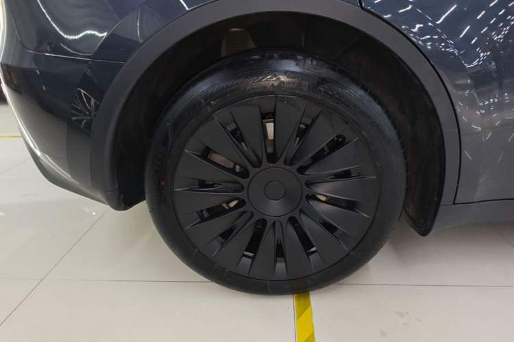 Used Tesla Model Y 2024 Rear-Wheel-Drive Version Right Rear Wheel Hub
