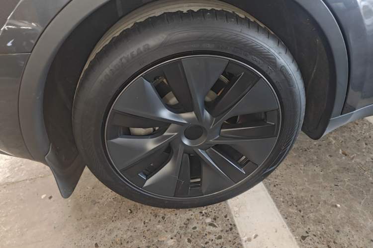 Used Tesla Model Y 2024 Rear-Wheel-Drive Version Right Rear Wheel Hub