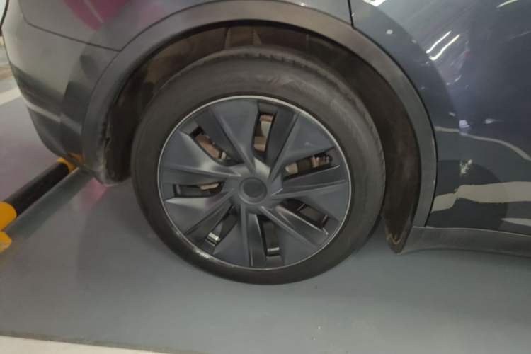 Used Tesla Model Y 2024 Rear-Wheel-Drive Version Right Rear Wheel Hub