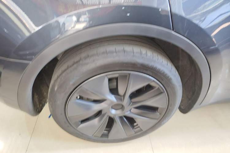 Used Tesla Model Y 2024 Rear-Wheel-Drive Version Right Rear Wheel Hub