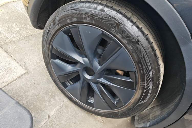 Used Tesla Model Y 2024 Rear-Wheel-Drive Version Right Rear Wheel Hub