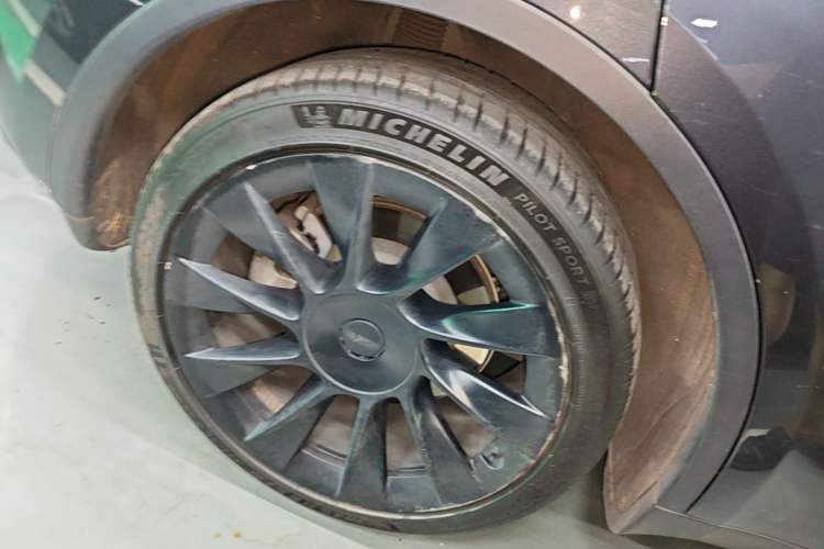 Used Tesla Model Y 2024 Rear-Wheel-Drive Version Right Rear Wheel Hub
