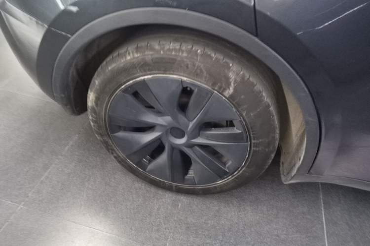 Used Tesla Model Y 2024 Rear-Wheel-Drive Version Right Rear Wheel Hub