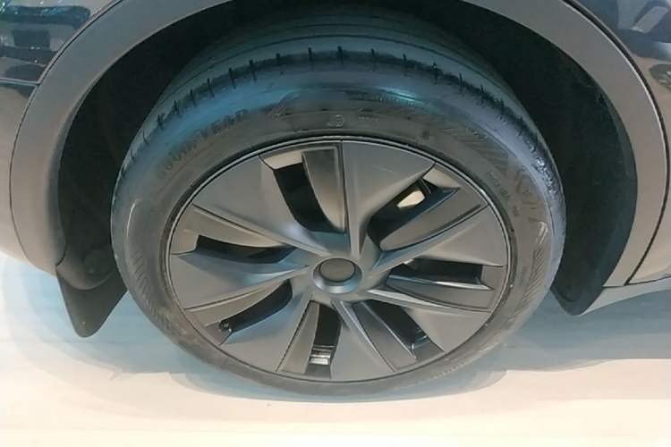 Used Tesla Model Y 2024 Rear-Wheel-Drive Version Right Rear Wheel Hub