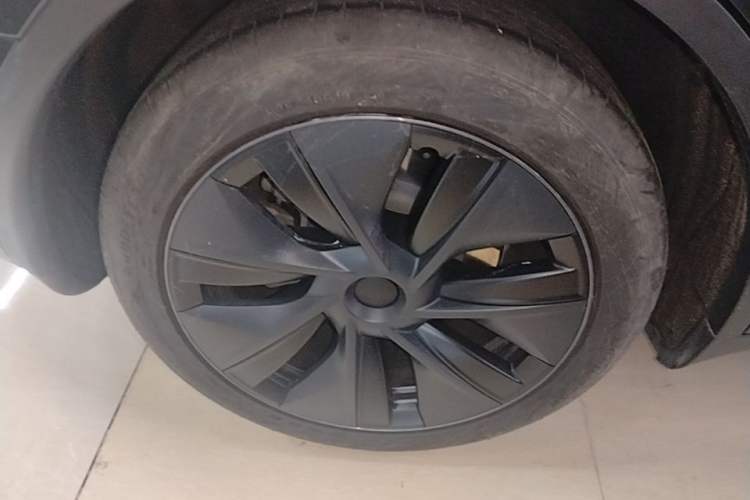 Used Tesla Model Y 2024 Rear-Wheel-Drive Version Right Rear Wheel Hub