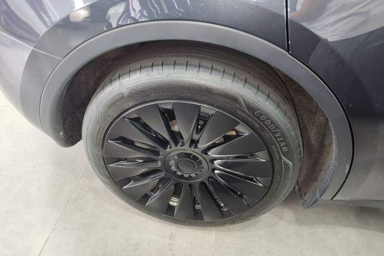 Used Tesla Model Y 2024 Rear-Wheel-Drive Version Right Rear Wheel Hub