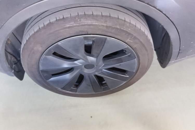 Used Tesla Model Y 2024 Rear-Wheel-Drive Version Right Rear Wheel Hub