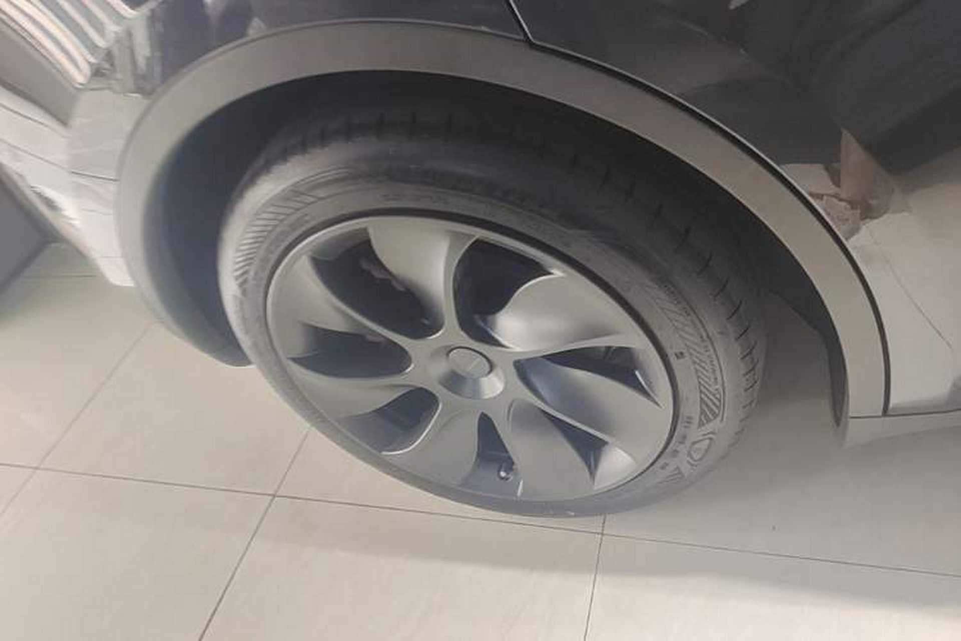 Used Tesla Model Y 2024 Rear-Wheel-Drive Version Right Rear Wheel Hub