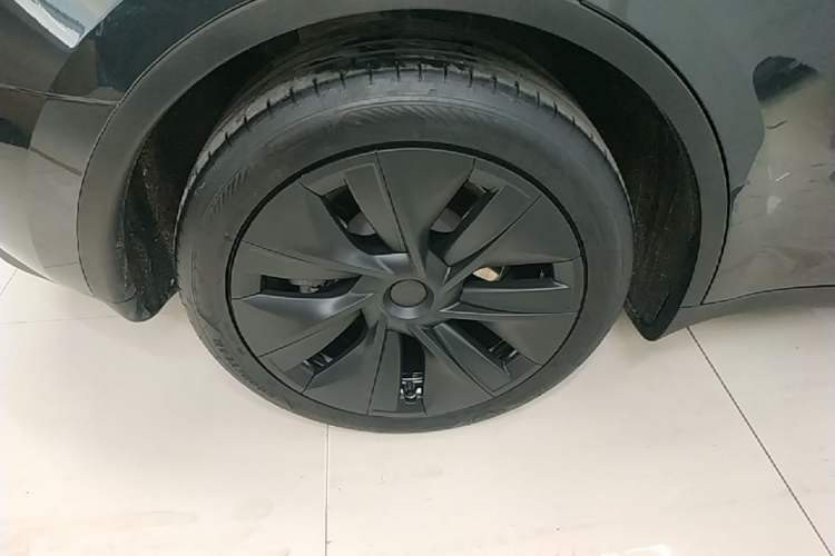 Used Tesla Model Y 2024 Rear-Wheel-Drive Version Right Rear Wheel Hub